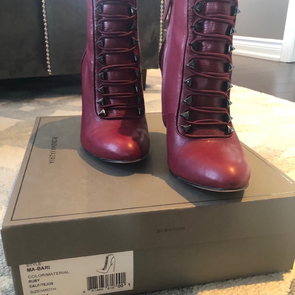 BCBGMAXAZRIA 37.5 booties - Picture 2 of 4
